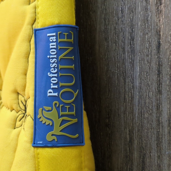 Professional Equine Saddle Pad - Picture 1 of 7